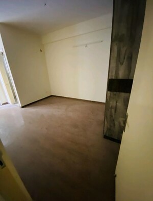 Room in 3 BHK Apartment at Wave Executive Floors, Wave City – for Rent