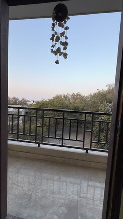 1 BHK + Servant Room Builder Floor For Rent in Chattarpur