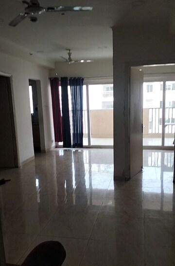 Room in 3 BHK Apartment at Amrapali Centurian Park, Tech Zone 4 Greater Noida – for Rent