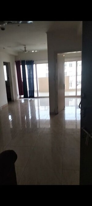 Room in 3 BHK Apartment at Amrapali Centurian Park, Tech Zone 4 Greater Noida – for Rent