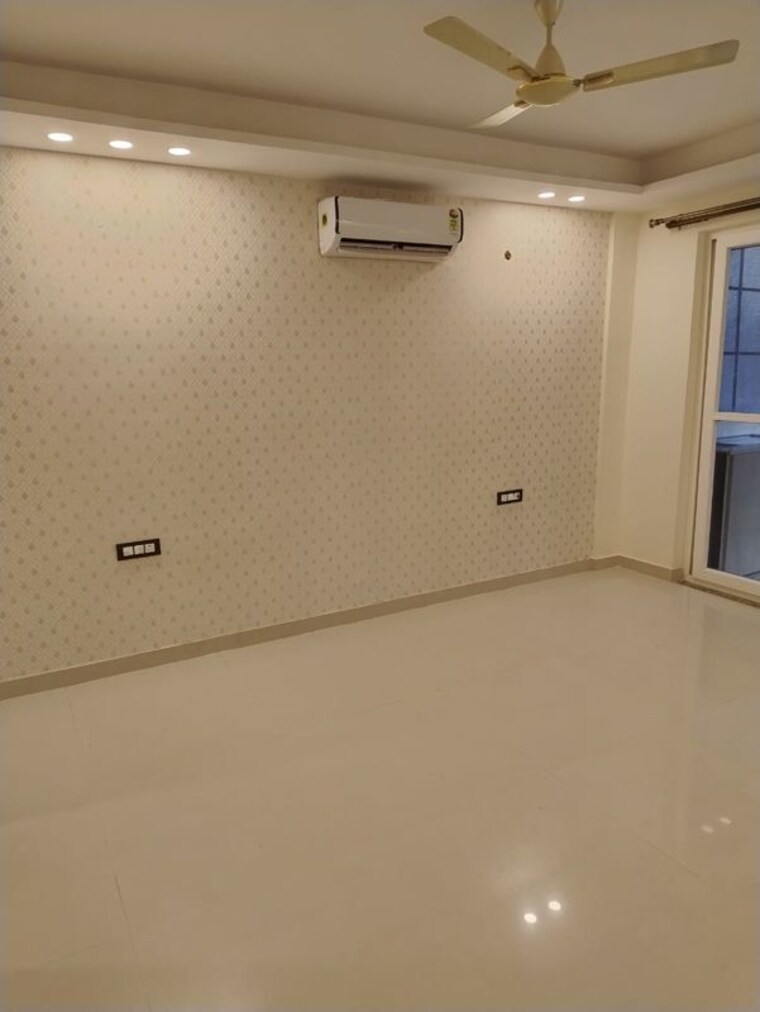 Room, sector 55 2 Bedroom 1400 Sq.Ft. Builder Floor In Sector 55 Gurgaon 9969646
