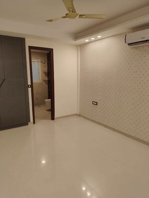 Room in 2 BHK Builder Floor at Sector 55 – for Rent