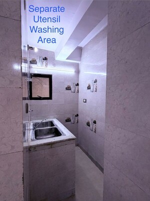 Bathroom in 3.5 BHK Apartment at Jugals Emerald Court, Hazratganj – for Rent