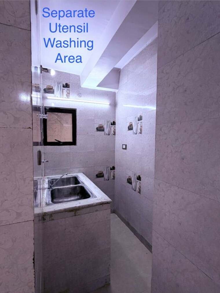 Bathroom, jugals-emerald-court 3.5 Bedroom 2300 Sq.Ft. Apartment In Hazratganj Lucknow 9969647
