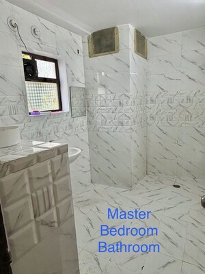 Bathroom in 3.5 BHK Apartment at Jugals Emerald Court, Hazratganj – for Rent