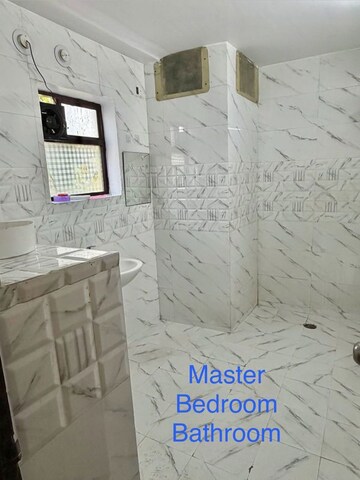 Bathroom in 3.5 BHK Apartment at Jugals Emerald Court, Hazratganj – for Rent