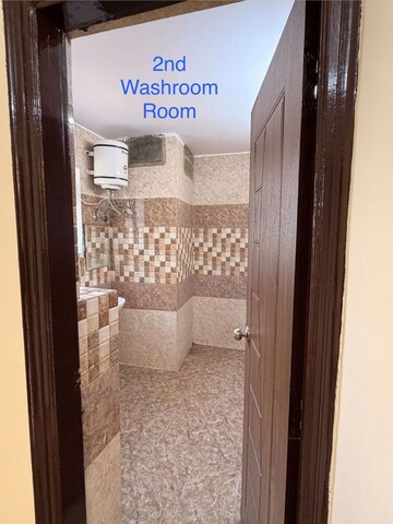 Bathroom in 3.5 BHK Apartment at Jugals Emerald Court, Hazratganj – for Rent