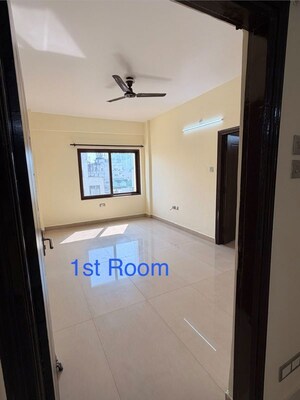 Bathroom in 3.5 BHK Apartment at Jugals Emerald Court, Hazratganj – for Rent