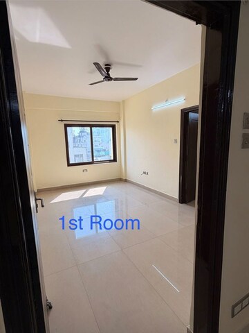 Bathroom in 3.5 BHK Apartment at Jugals Emerald Court, Hazratganj – for Rent