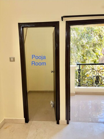 Furnished Amenities in 3.5 BHK Apartment at Jugals Emerald Court, Hazratganj – for Rent