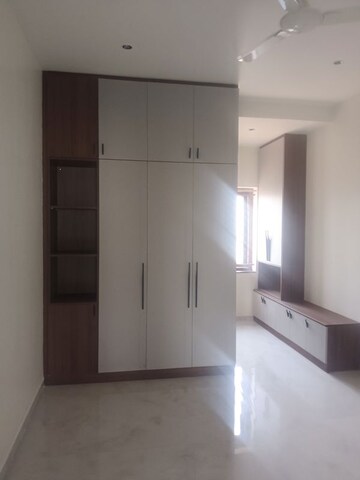 Room in 3 BHK Apartment at Kokapet – for Rent