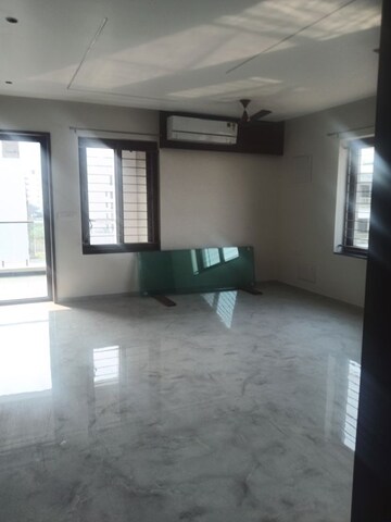 Room in 3 BHK Apartment at Kokapet – for Rent