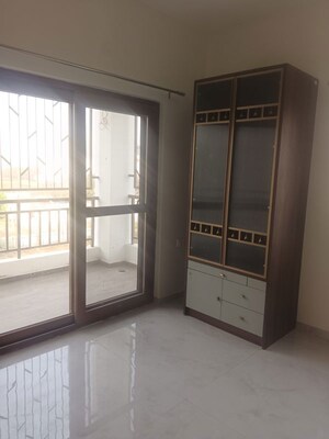 Room in 3 BHK Apartment at Kokapet – for Rent