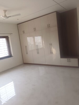 Room in 3 BHK Apartment at Kokapet – for Rent