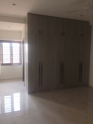 Room in 3 BHK Apartment at Kokapet – for Rent