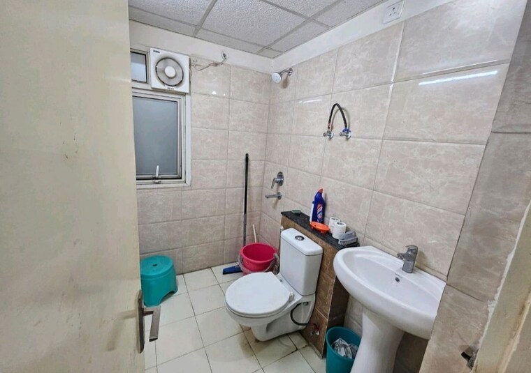 Bathroom, wave-executive-floors 3 Bedroom 800 Sq.Ft. Apartment In Wave City Ghaziabad 9969654
