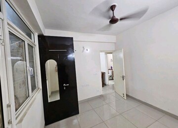 Room in 3 BHK Apartment at Wave Executive Floors, Wave City – for Sale