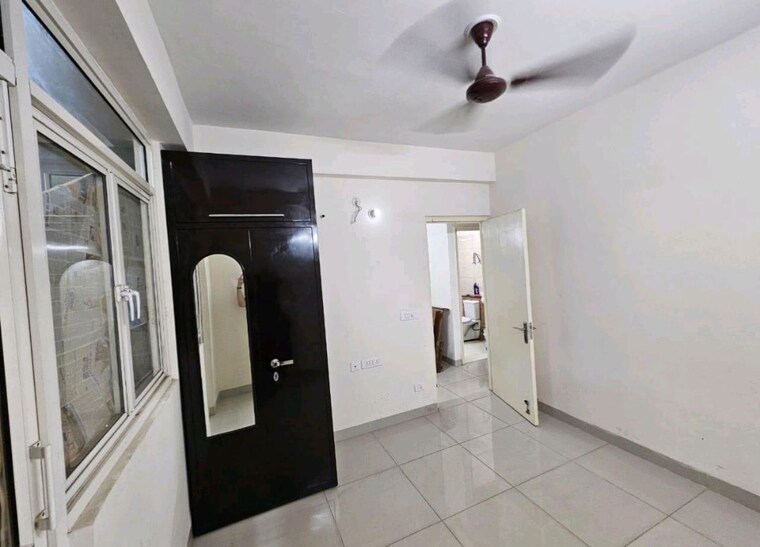 Room, wave-executive-floors 3 Bedroom 800 Sq.Ft. Apartment In Wave City Ghaziabad 9969654