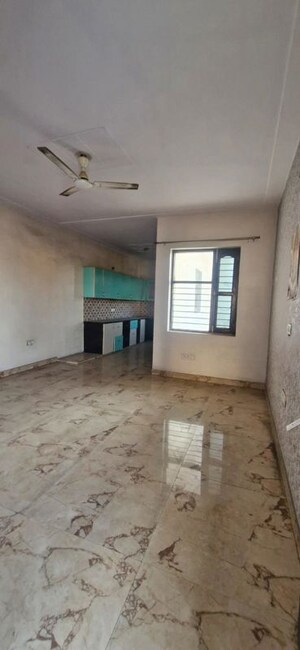 Room in 2.5 BHK Independent House at Sector 7 – for Rent