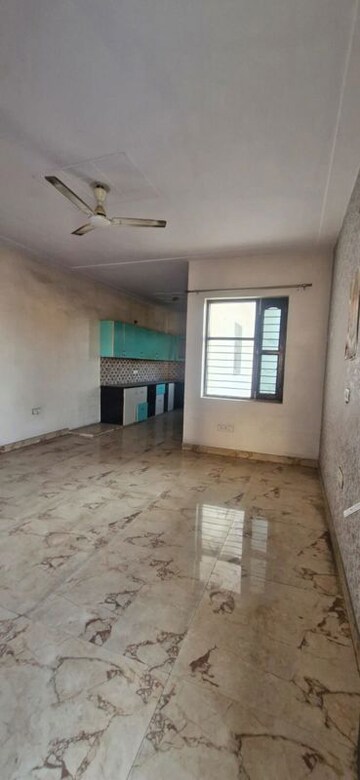 Room in 2.5 BHK Independent House at Sector 7 – for Rent