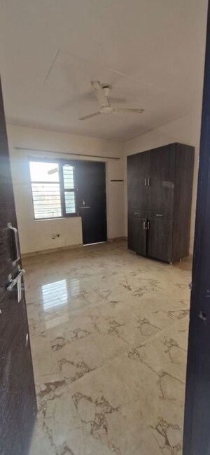 Room in 3 BHK Independent House at Sector 7 – for Rent