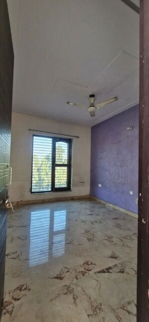 Room in 3 BHK Independent House at Sector 7 – for Rent