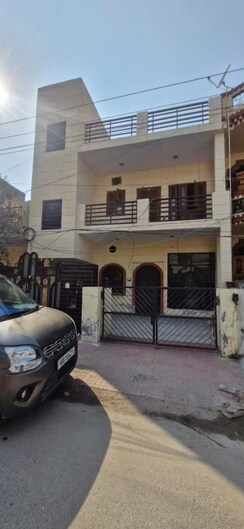3.5 BHK + Pooja Room Independent House For Sale in Sector 8