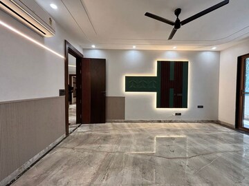 Room in 4 BHK Builder Floor at Unitech South City II, Sector 50 – for Sale