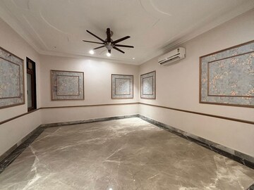 Room in 4 BHK Builder Floor at Unitech South City II, Sector 50 – for Sale