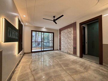 Room in 4 BHK Builder Floor at Unitech South City II, Sector 50 – for Sale