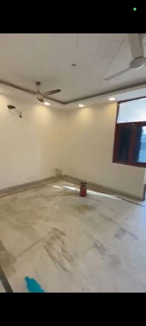 Room in 3 BHK Builder Floor at Malviya Nagar – for Rent