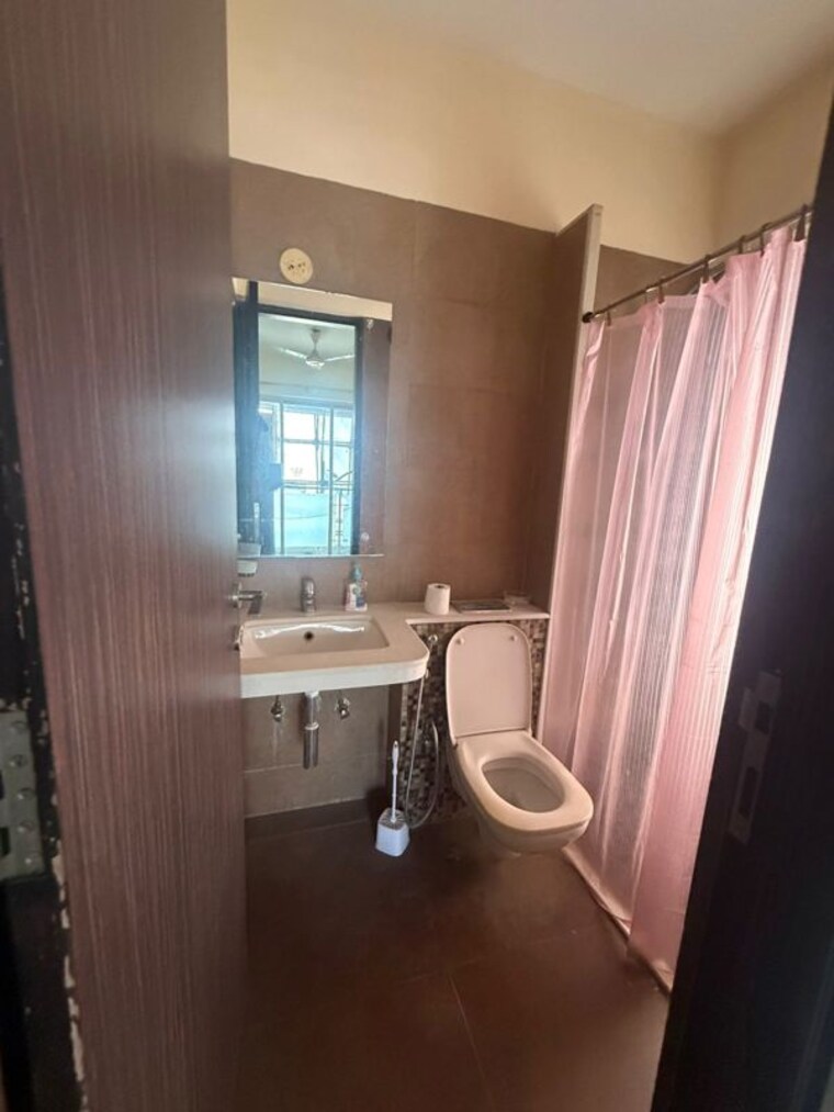 Bathroom, juhu 3 Bedroom 1400 Sq.Ft. Apartment In Juhu Mumbai 9969728