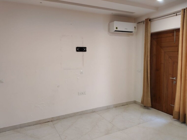 Room, sector 21c 4 Bedroom 374 Sq.Ft. Builder Floor In Sector 21c Faridabad 9969730