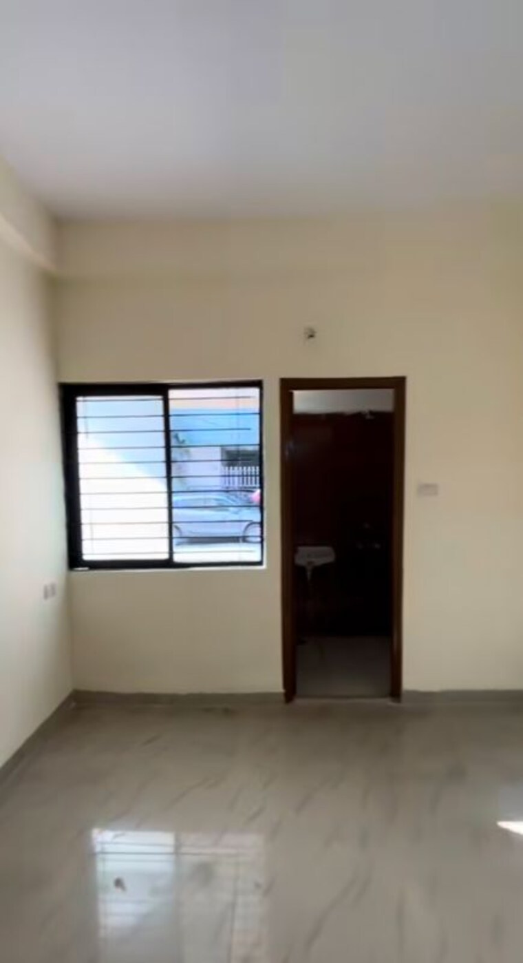 Room, kanadia road 2 Bedroom 900 Sq.Ft. Apartment In Kanadia Road Indore 9969735