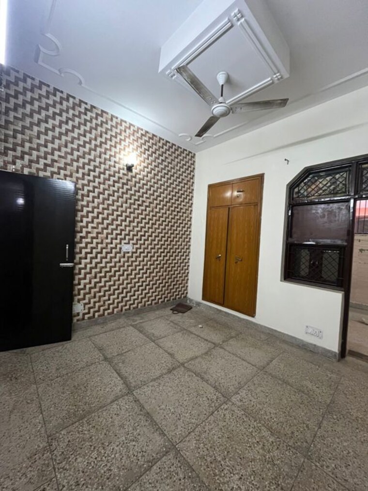  Parking, sector 23 2 Bedroom 1860 Sq.Ft. Builder Floor In Sector 23 Gurgaon 9969758