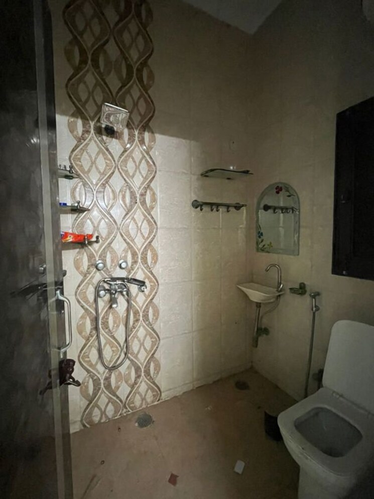Bathroom, sector 23 2 Bedroom 1860 Sq.Ft. Builder Floor In Sector 23 Gurgaon 9969758