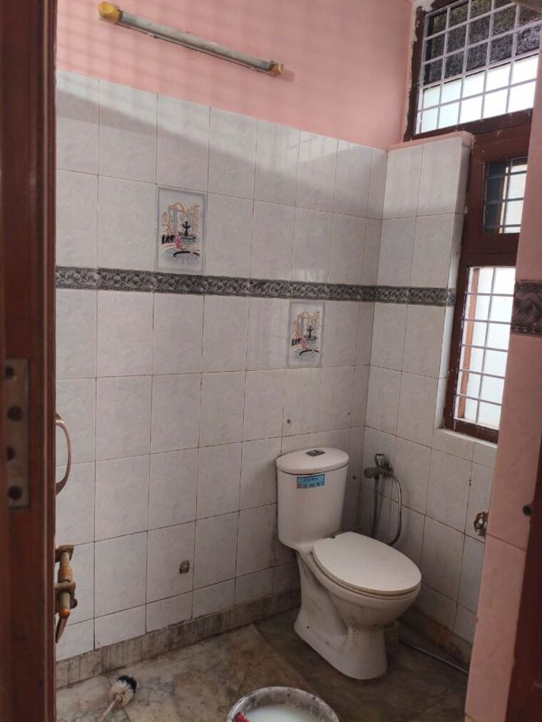 Bathroom, ansal-plaza-sector-23 2 Bedroom 1200 Sq.Ft. Builder Floor In Sector 23 Gurgaon 9969767