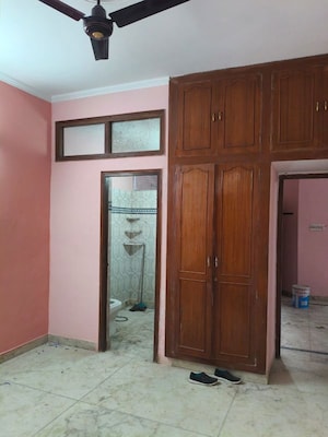 Room in 2 BHK Builder Floor at Ansal Plaza Sector-23, Sector 23 – for Rent