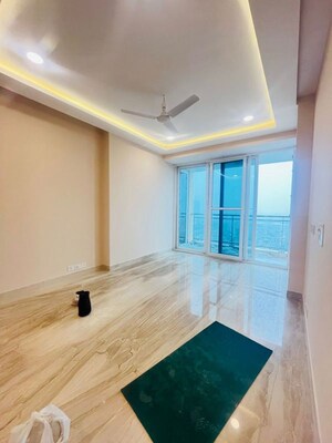 Room in 3 BHK Apartment at Ambience Tiverton, Sector 50 – for Rent