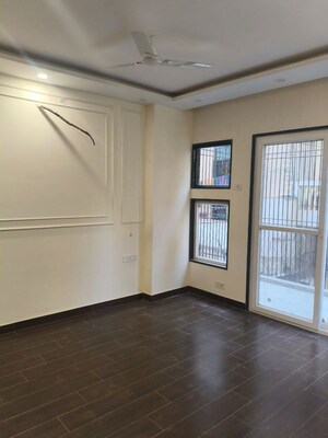 Room in 3 BHK Builder Floor at Palam Vihar – for Rent