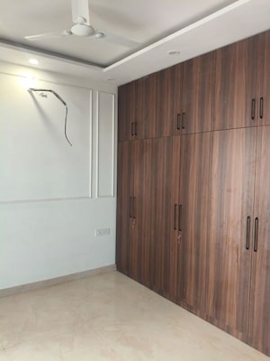 Room in 3 BHK Builder Floor at Palam Vihar – for Rent