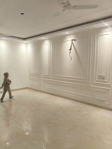 Room in 3 BHK Builder Floor at Palam Vihar – for Rent