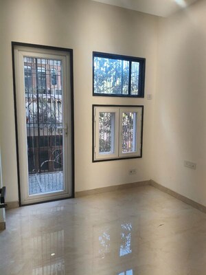 Room in 3 BHK Builder Floor at Palam Vihar – for Rent