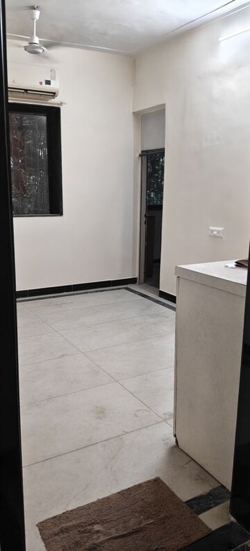 Room in 1 BHK Apartment at Pankaj Mansion, Worli – for Rent