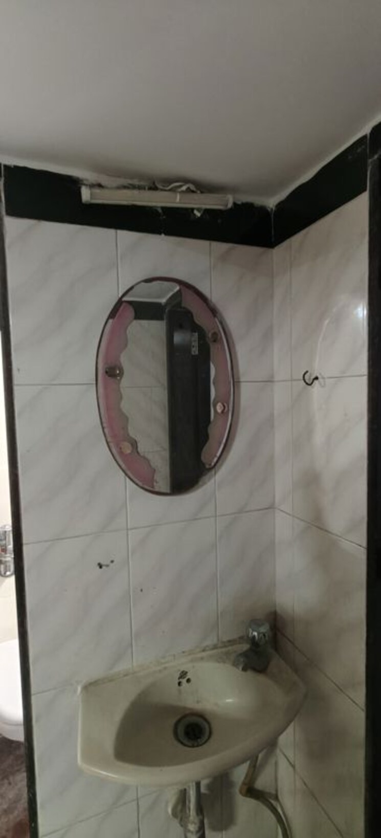 Bathroom, pankaj-mansion 1 Bedroom 500 Sq.Ft. Apartment In Worli Mumbai 9969786