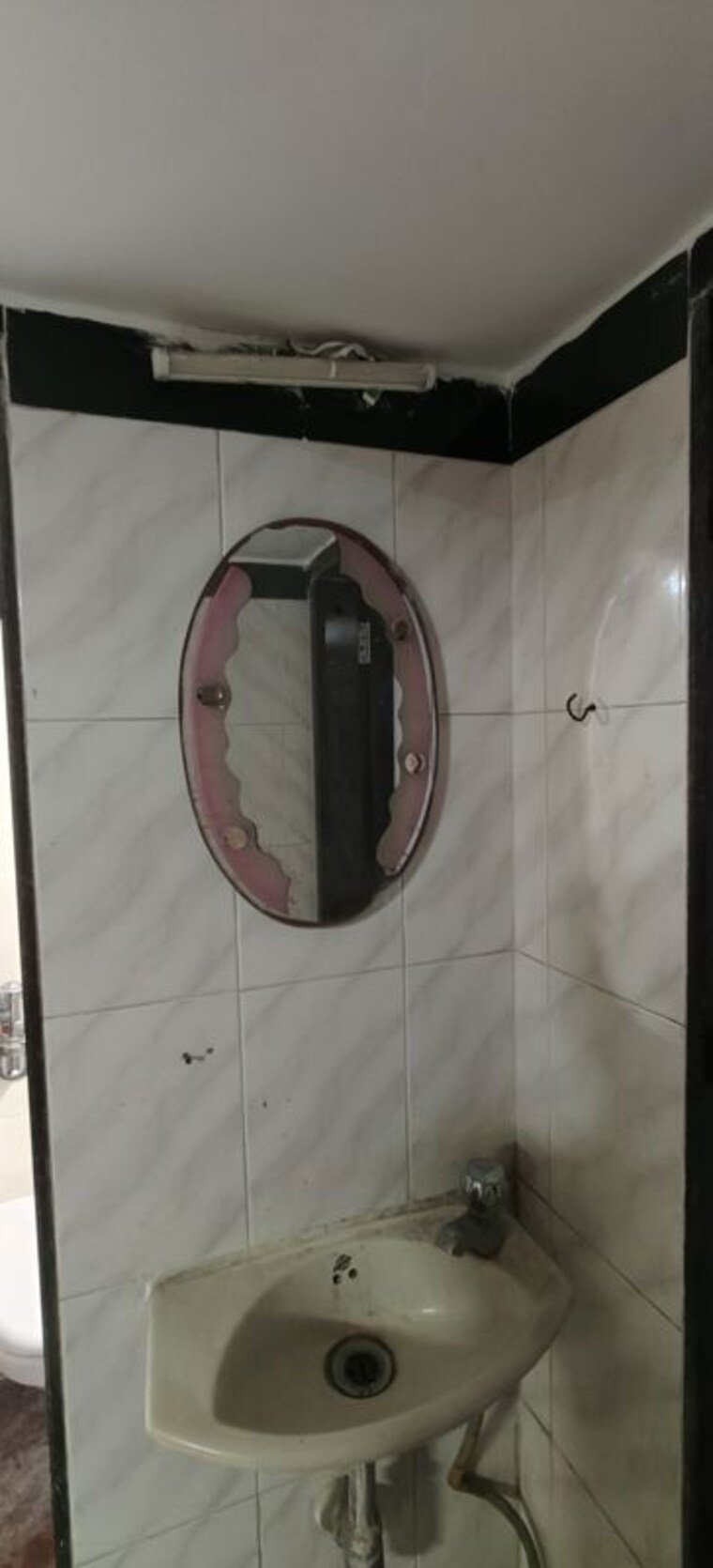 Bathroom, pankaj-mansion 1 Bedroom 500 Sq.Ft. Apartment In Worli Mumbai 9969786