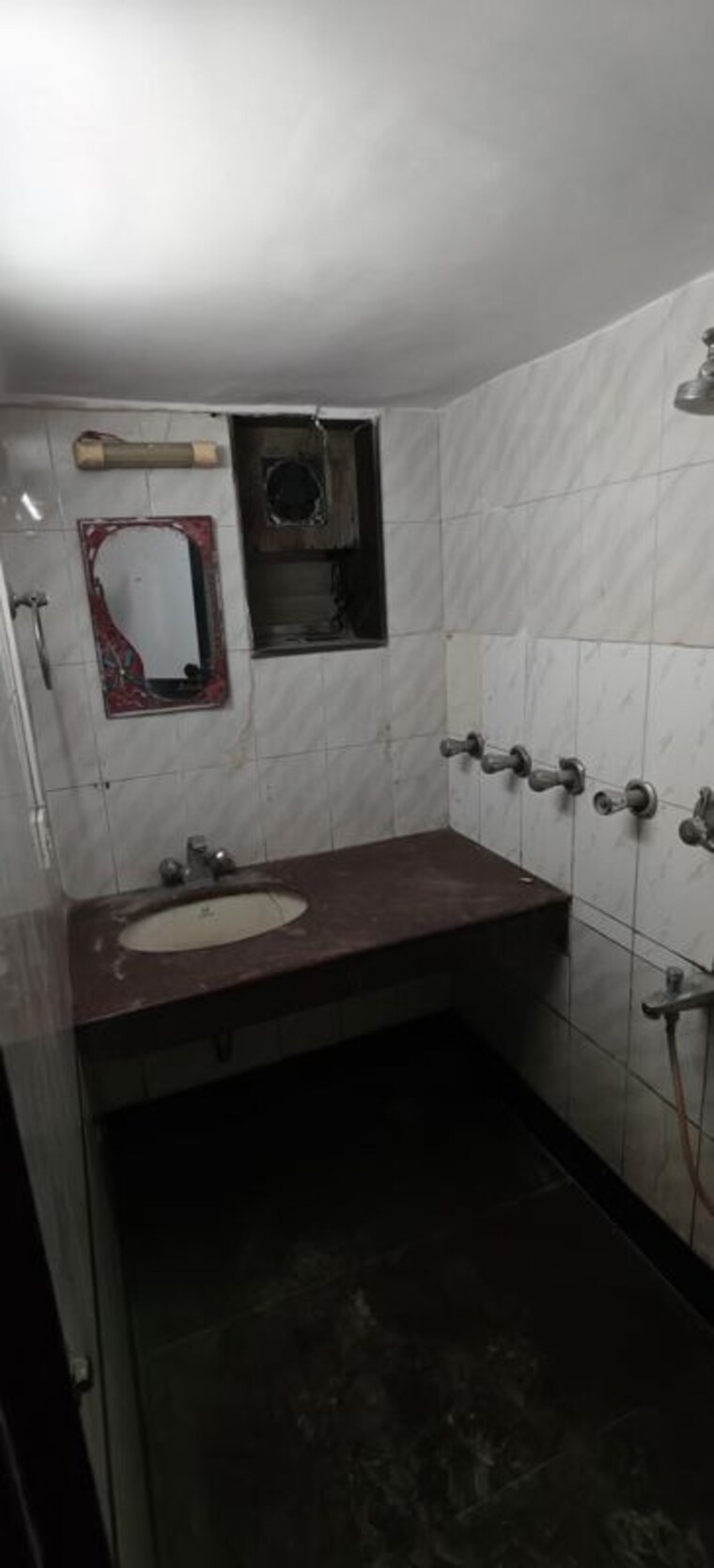 Bathroom, pankaj-mansion 1 Bedroom 500 Sq.Ft. Apartment In Worli Mumbai 9969786