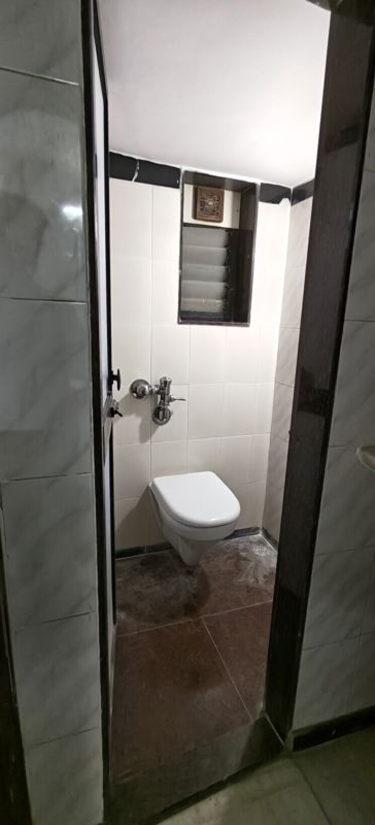 Bathroom, pankaj-mansion 1 Bedroom 500 Sq.Ft. Apartment In Worli Mumbai 9969786