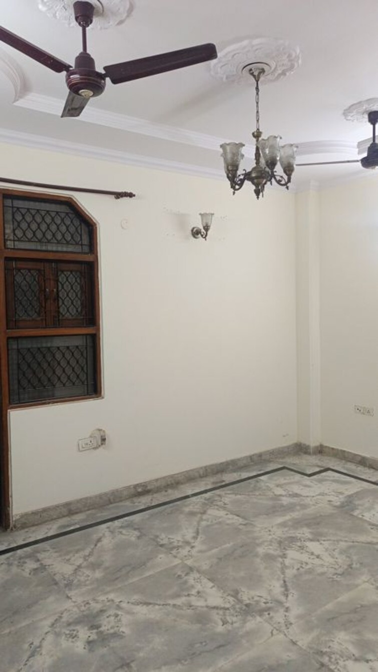 Room, patel nagar 2 Bedroom 1000 Sq.Ft. Builder Floor In Patel Nagar Delhi 9969805