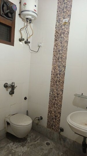 Bathroom in 2 BHK Builder Floor at Patel Nagar – for Rent